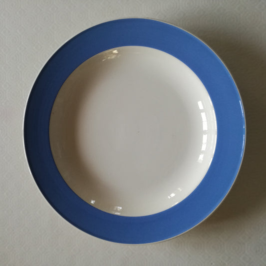 Grand plat creux ancien à aile bleu clair, modèle "Orléans", Villeroy & Boch