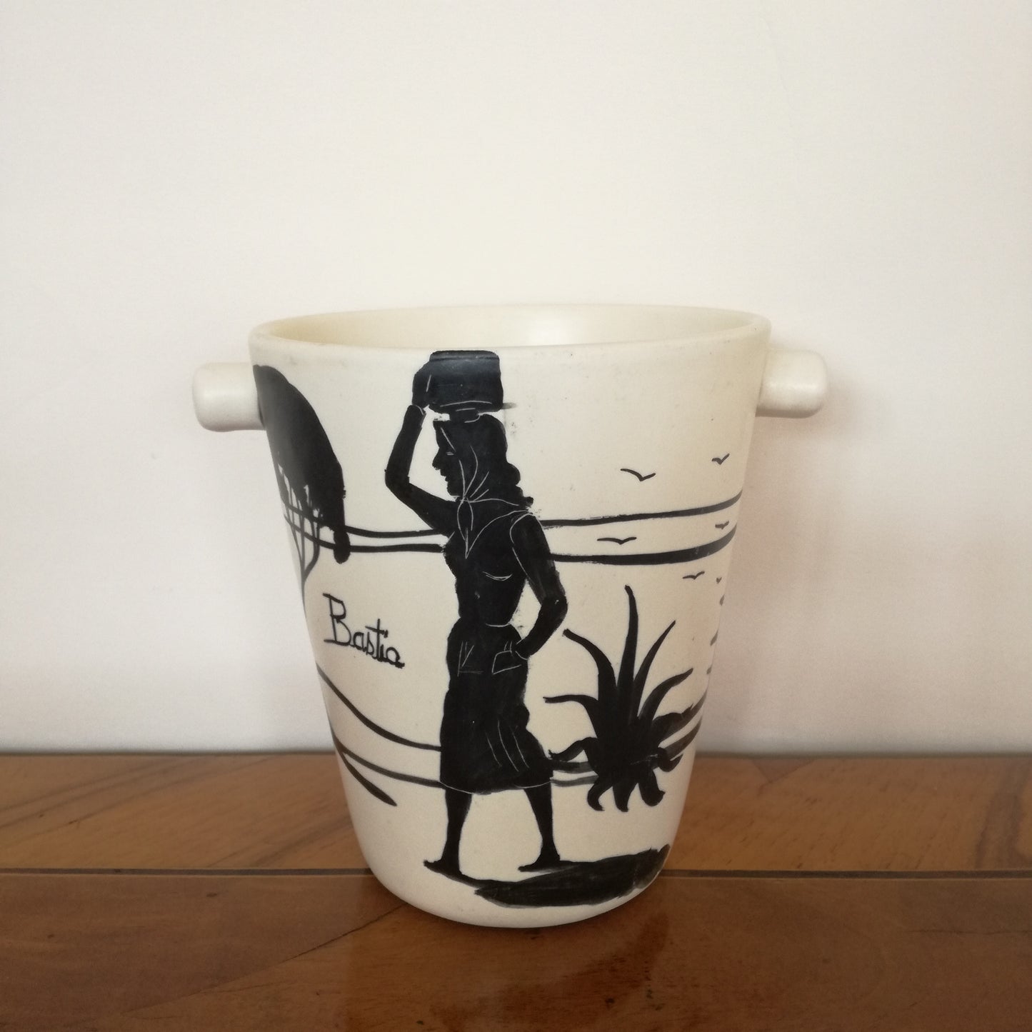 Seau à glaçons en céramique de couleur crème et paysage maritime noir Bastia Corsica décor main ME