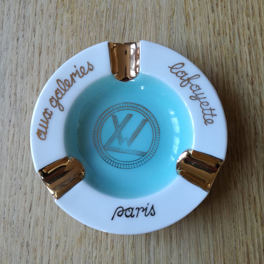 Cendrier publicitaire en porcelaine "Aux Galeries Lafayette Paris" monogrammé LW