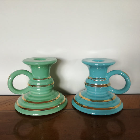 Paire de bougeoirs en faïence vert et bleu à liserés dorés Saint-Clément France années 50-60