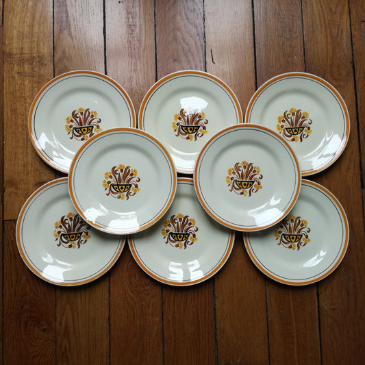 8 petites assiettes à dessert modèle Œillet de Creil & Montereau
