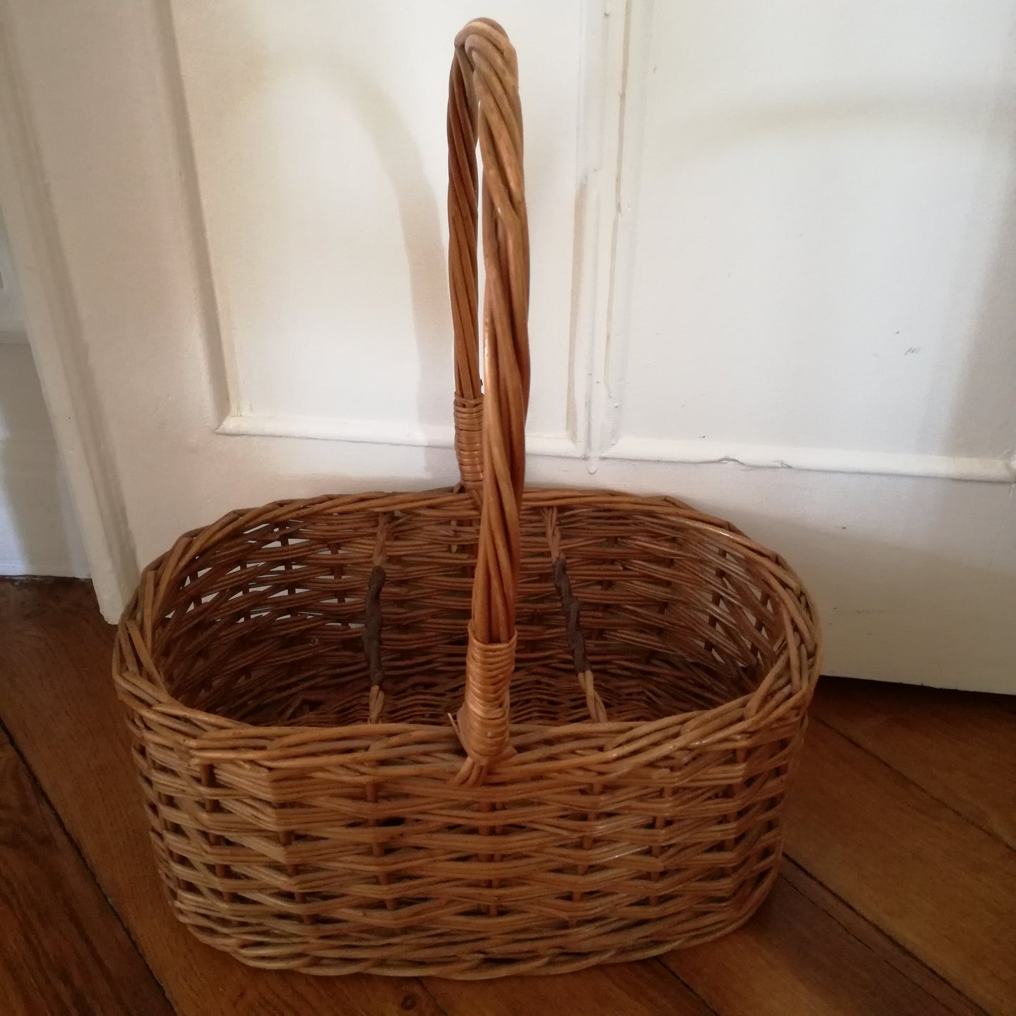 Panier en osier à grande anse avec séparateurs pour bouteilles ou verres