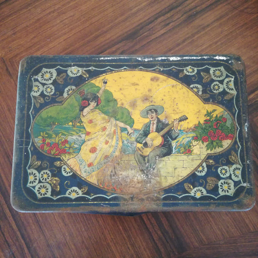Grande boîte en métal ancienne à décor de musicien et danseuse de flamenco