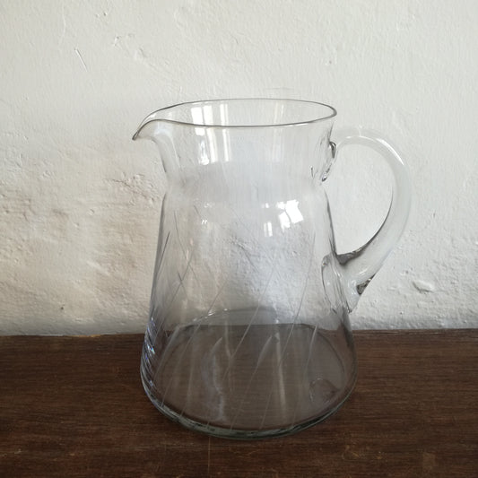Carafe à eau en verre fin à décor de liane ou roseaux