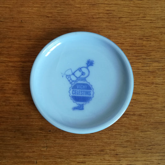 Cendrier ou coupelle publicitaire en opale bleu clair Vichy Celestins, Magnier à Blangy