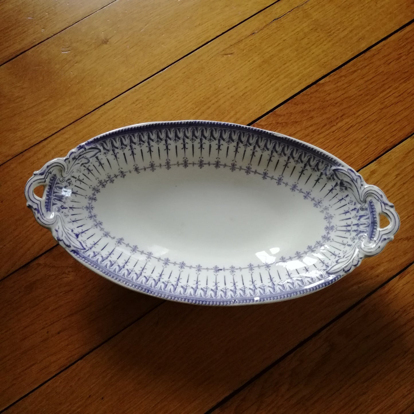 Ravier en faïence ancienne décor violet LM & Cie, Lebeuf Milliet, Creil & Montereau