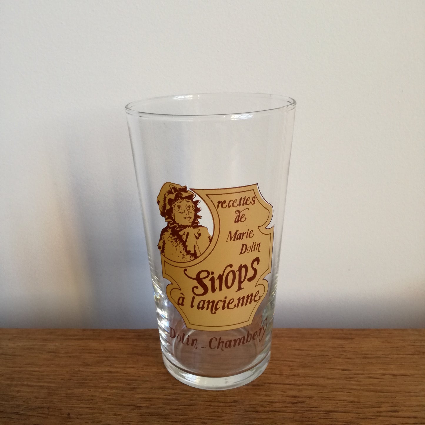 Grand verre à eau publicitaire pour les sirops à l'ancienne Marie Dolin