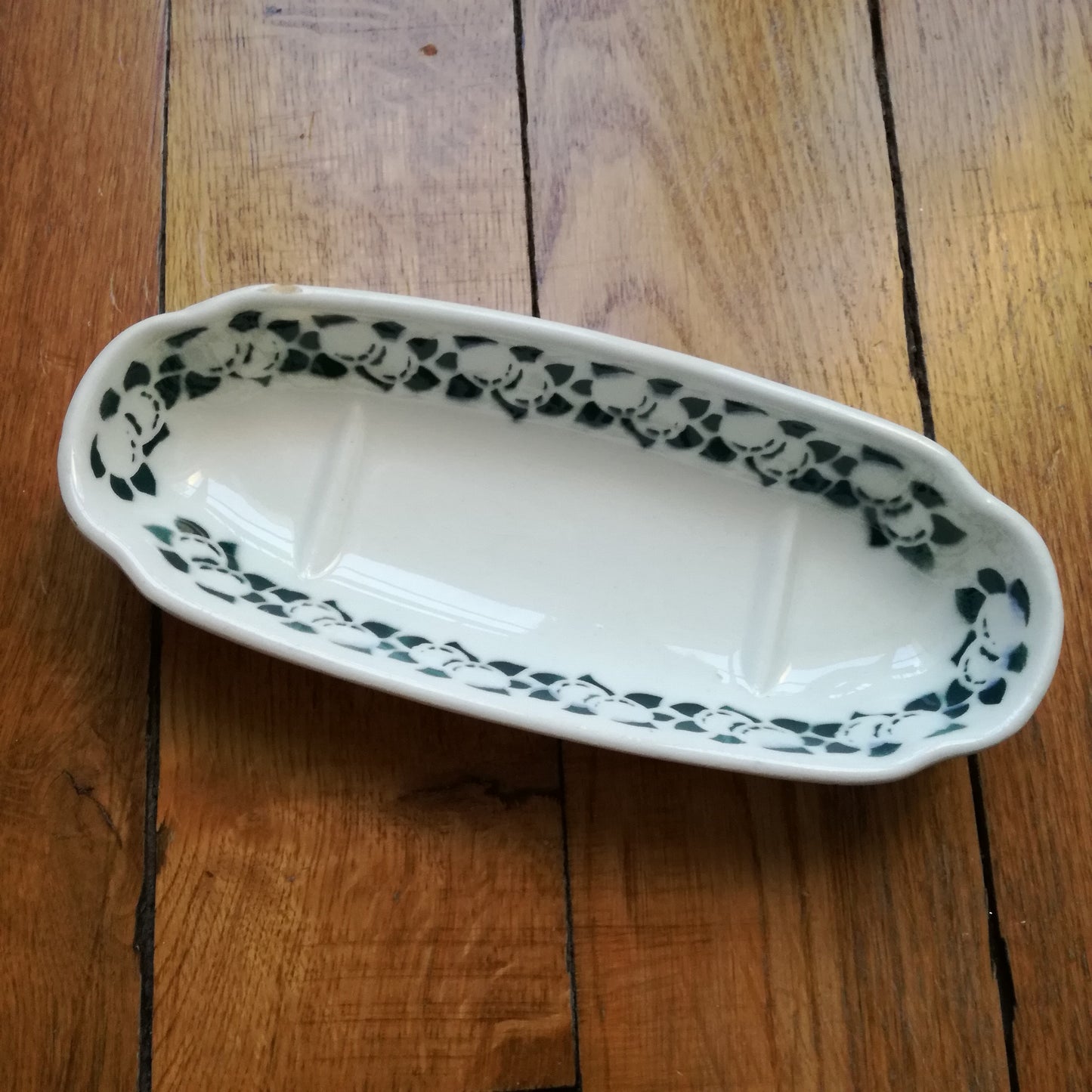 Porte peigne en faïence ancienne à décor de fruits vert foncé Saint Amand