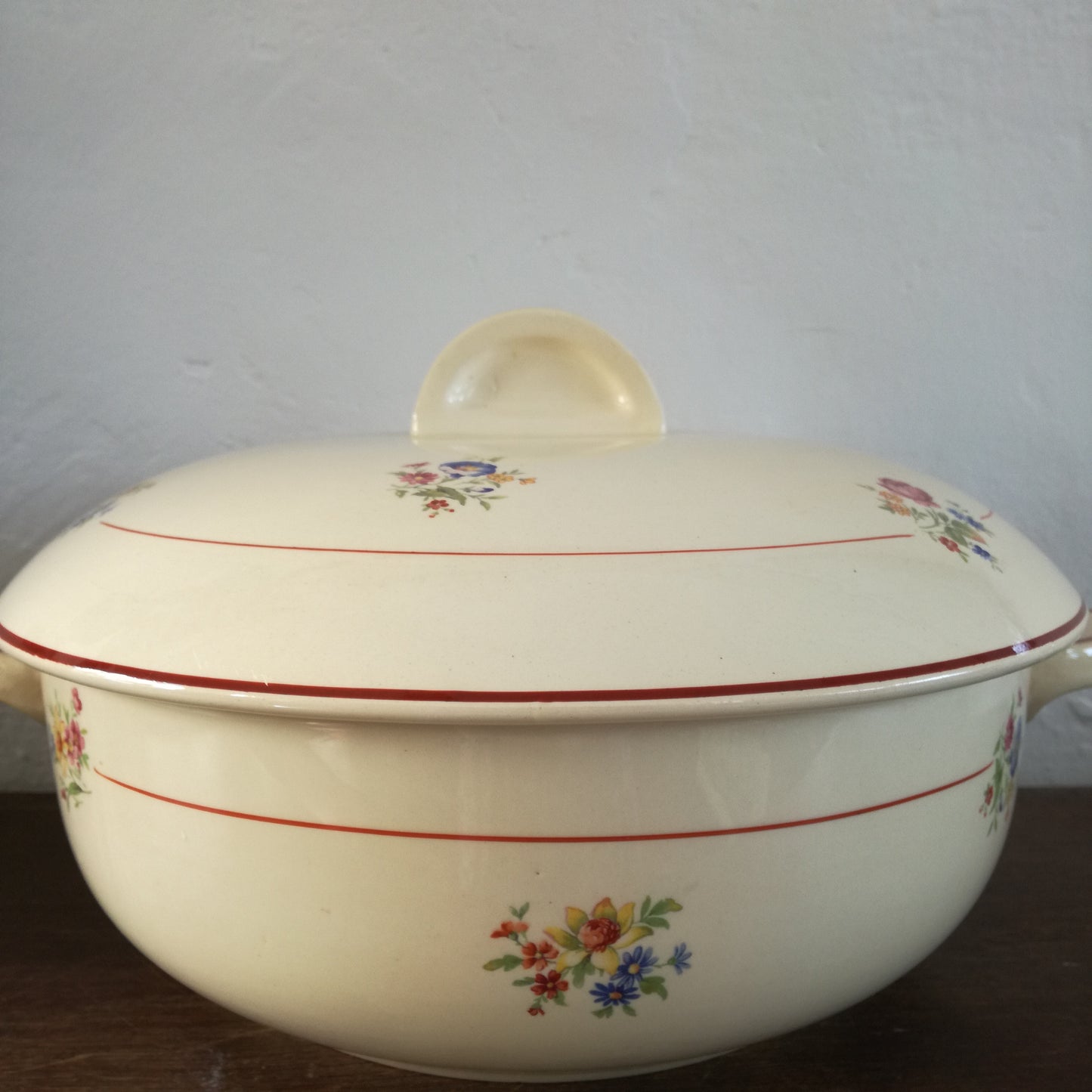 Soupière ou légumier en faïence ancienne Salins, E. Charbonnier, petits bouquets de fleurs