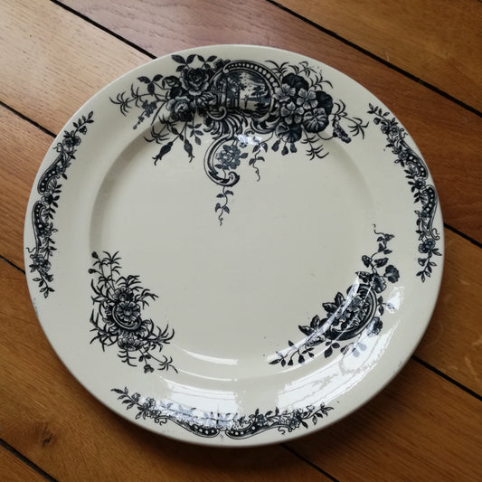 Plat rond en Terre de fer, modèle Rocaille, Salins