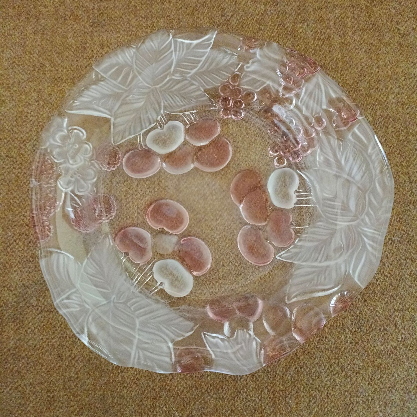 Coupelle en verre pressé moulé décor fruits roses