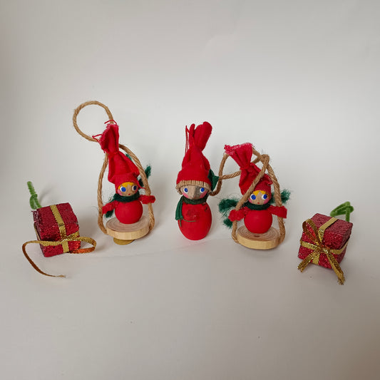 5 petites décorations de Noël en bois (1 garçon, 2 fillettes sur balançoire), Holline Denmark