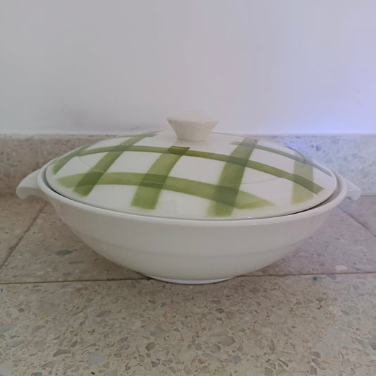 Légumier ou soupière en faïence ancienne, motifs à carreaux verts