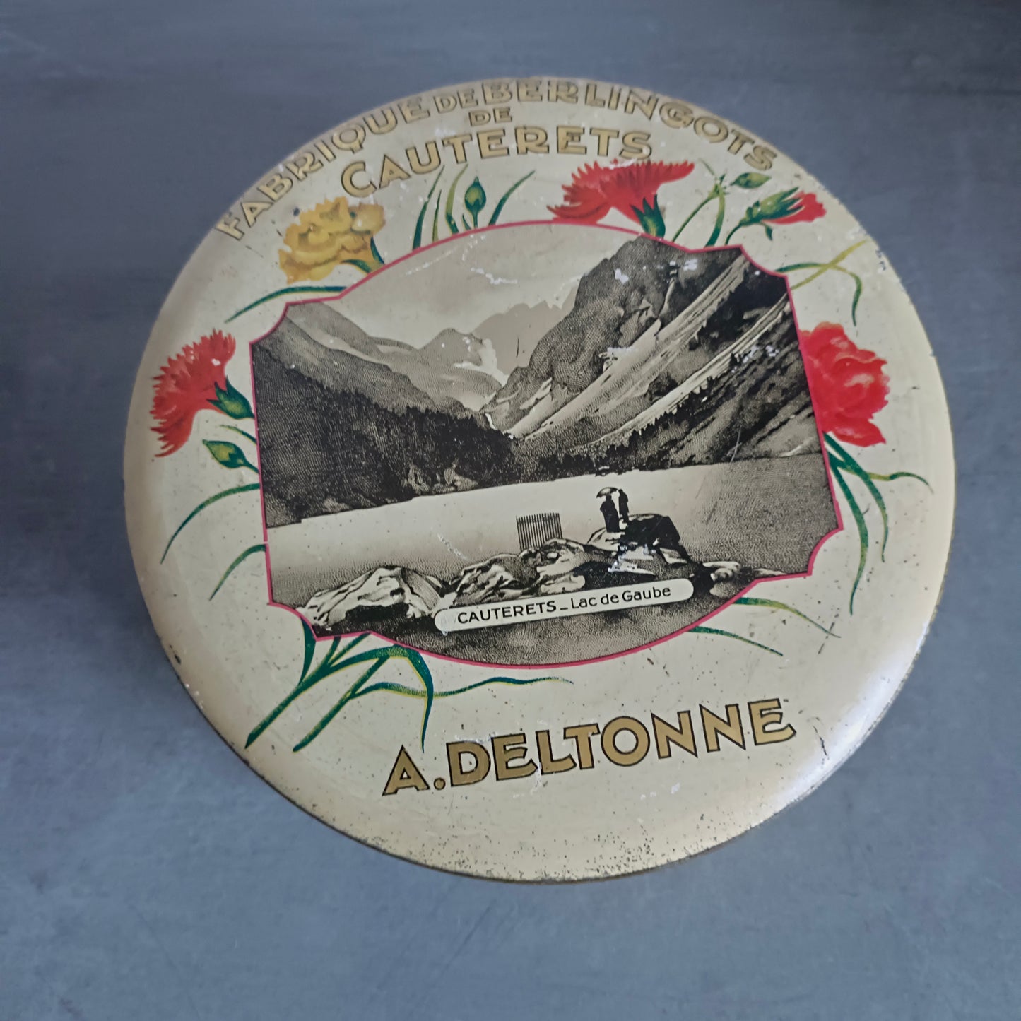 Boîte en métal ancienne, berlingots de Cauterets