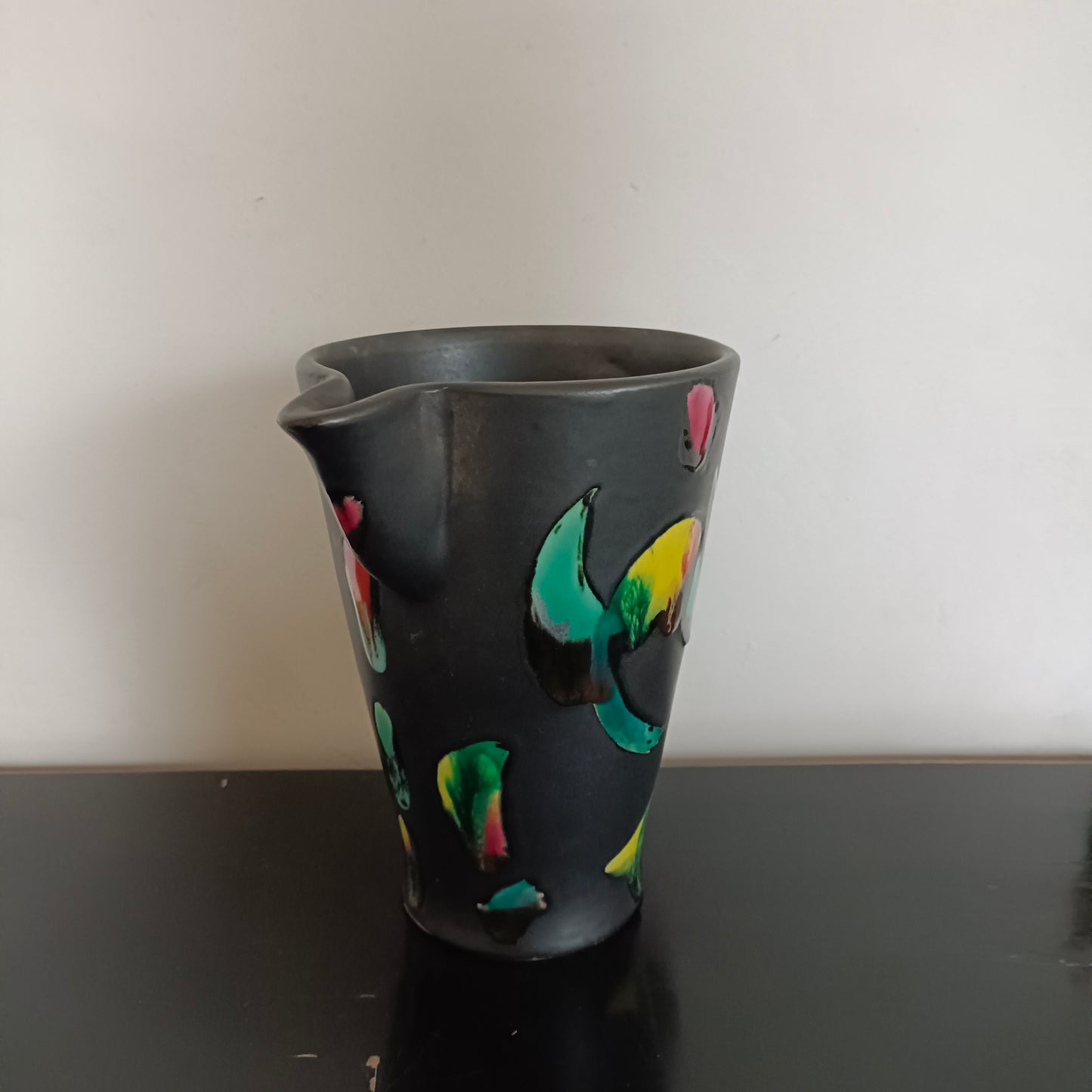 Carafe à eau ou orangeade en céramique Vallauris signée Georges Huger