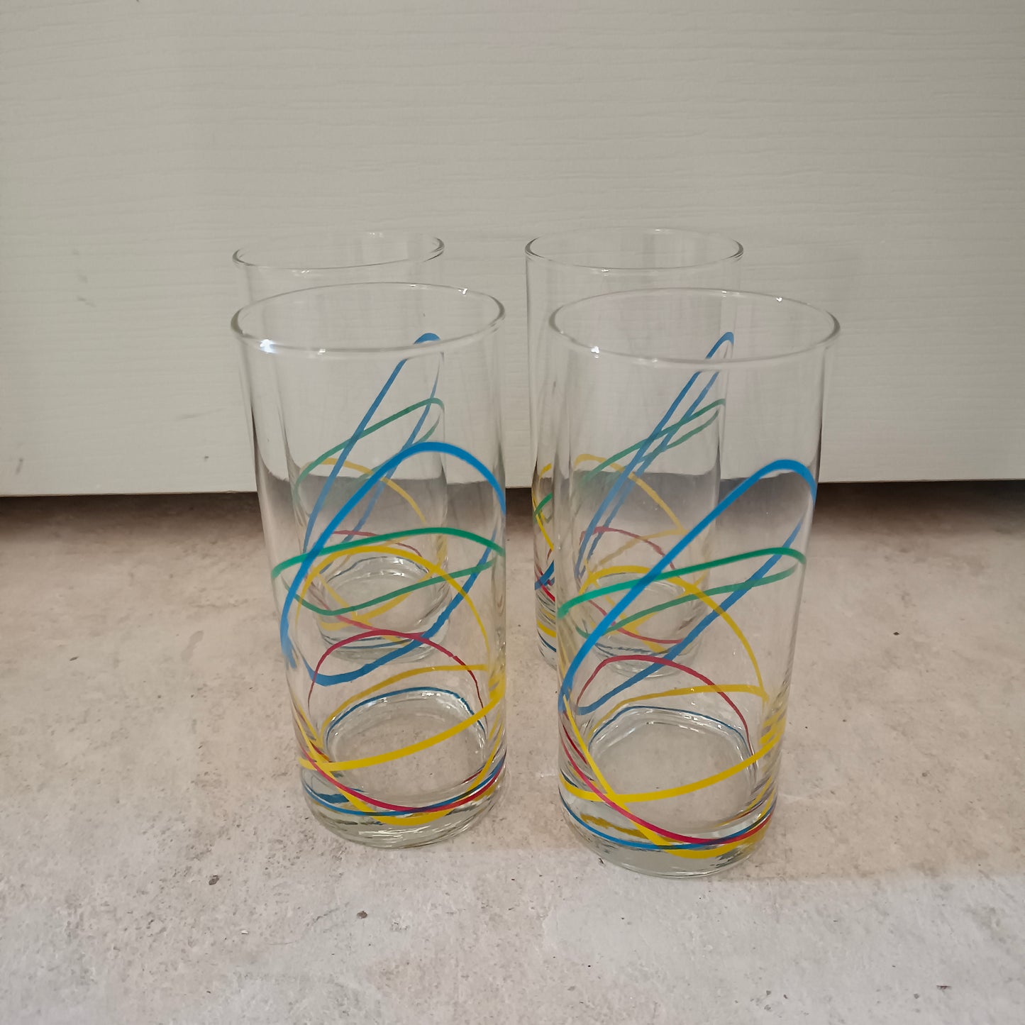 4 verres à orangeade années 80 cercles multicolores