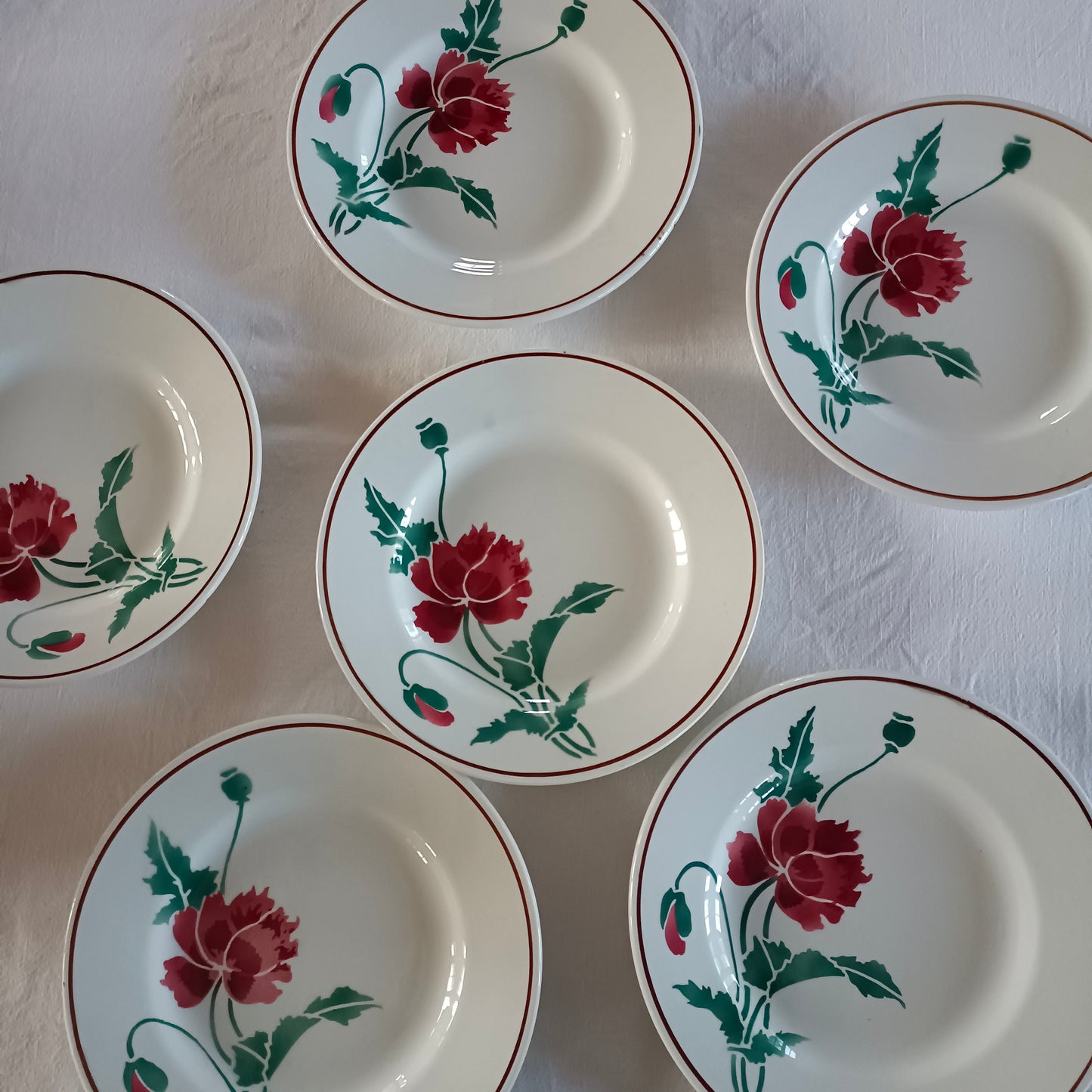 6 assiettes à dessert en porcelaine opaque Creil et Montereau, modèle "Luxeuil"