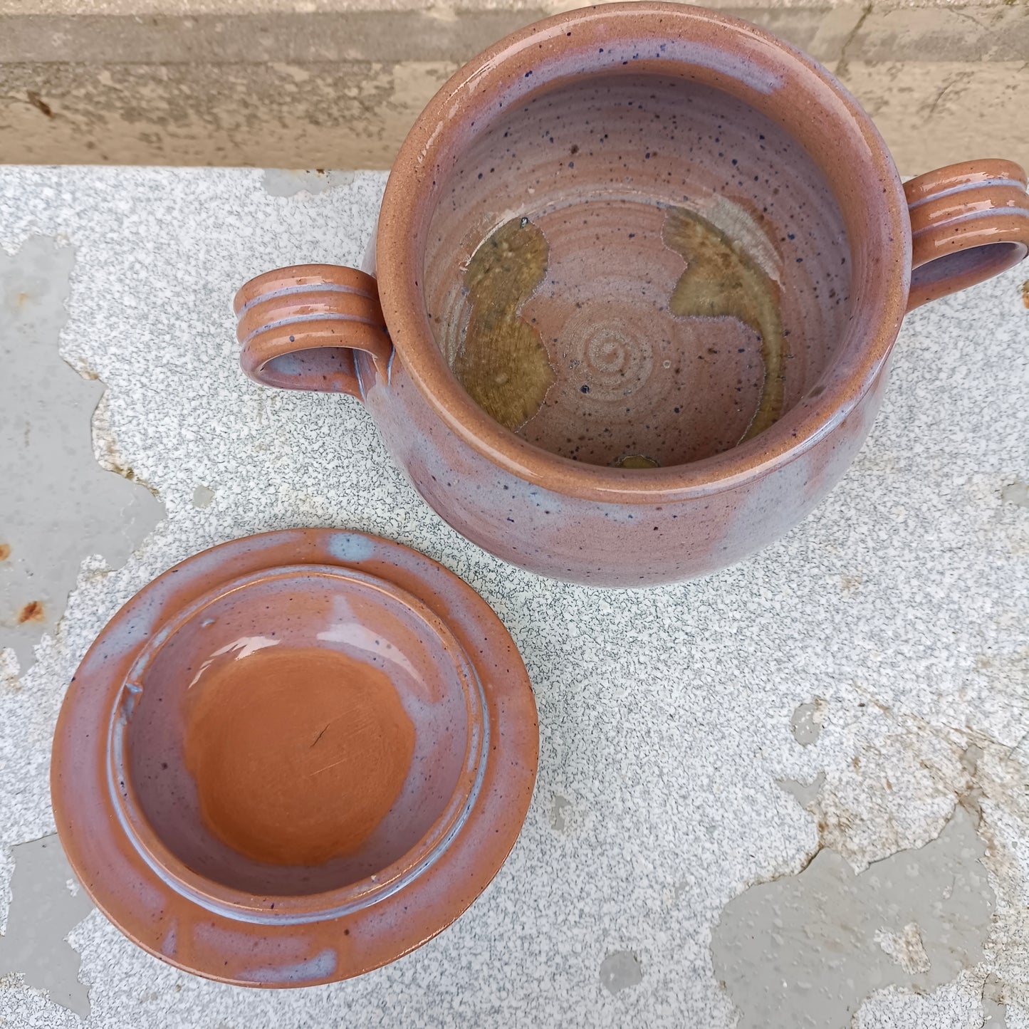 Petite soupière / pot couvert à anses en grès vernissé