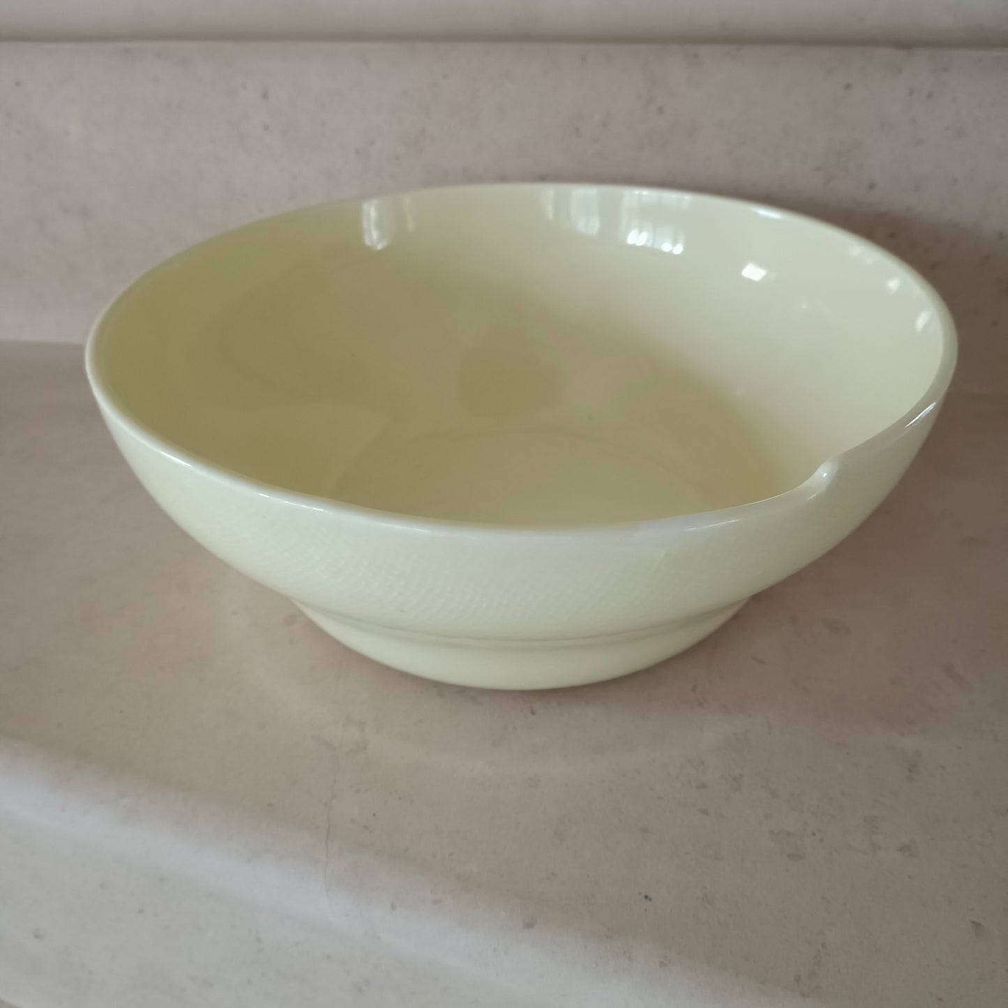 Saladier Salins en faïence jaune pâle