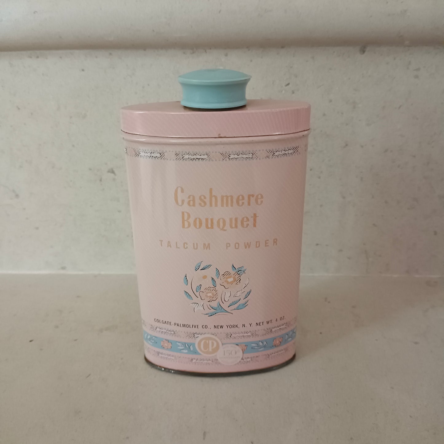 Ancienne boîte à talc en métal rose Colgate Palmolive "Cashmere Bouquet"