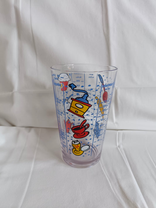 Verre mesureur vintage, décor objets du petit-déjeuner