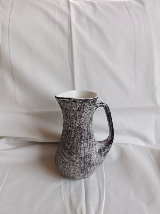 Pichet en céramique gris noir