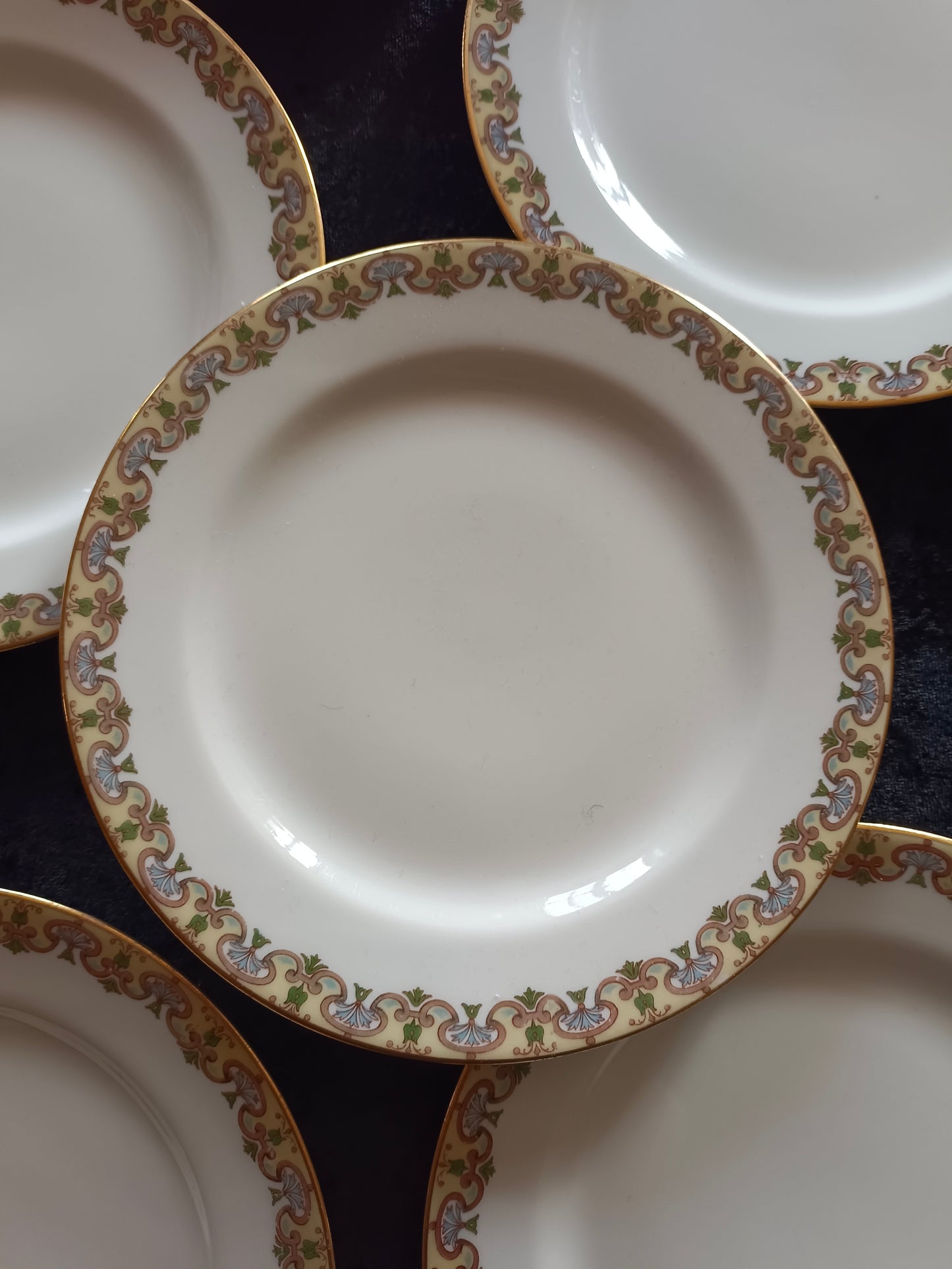 8 petites assiettes à gâteau en porcelaine de Limoges William GUERIN