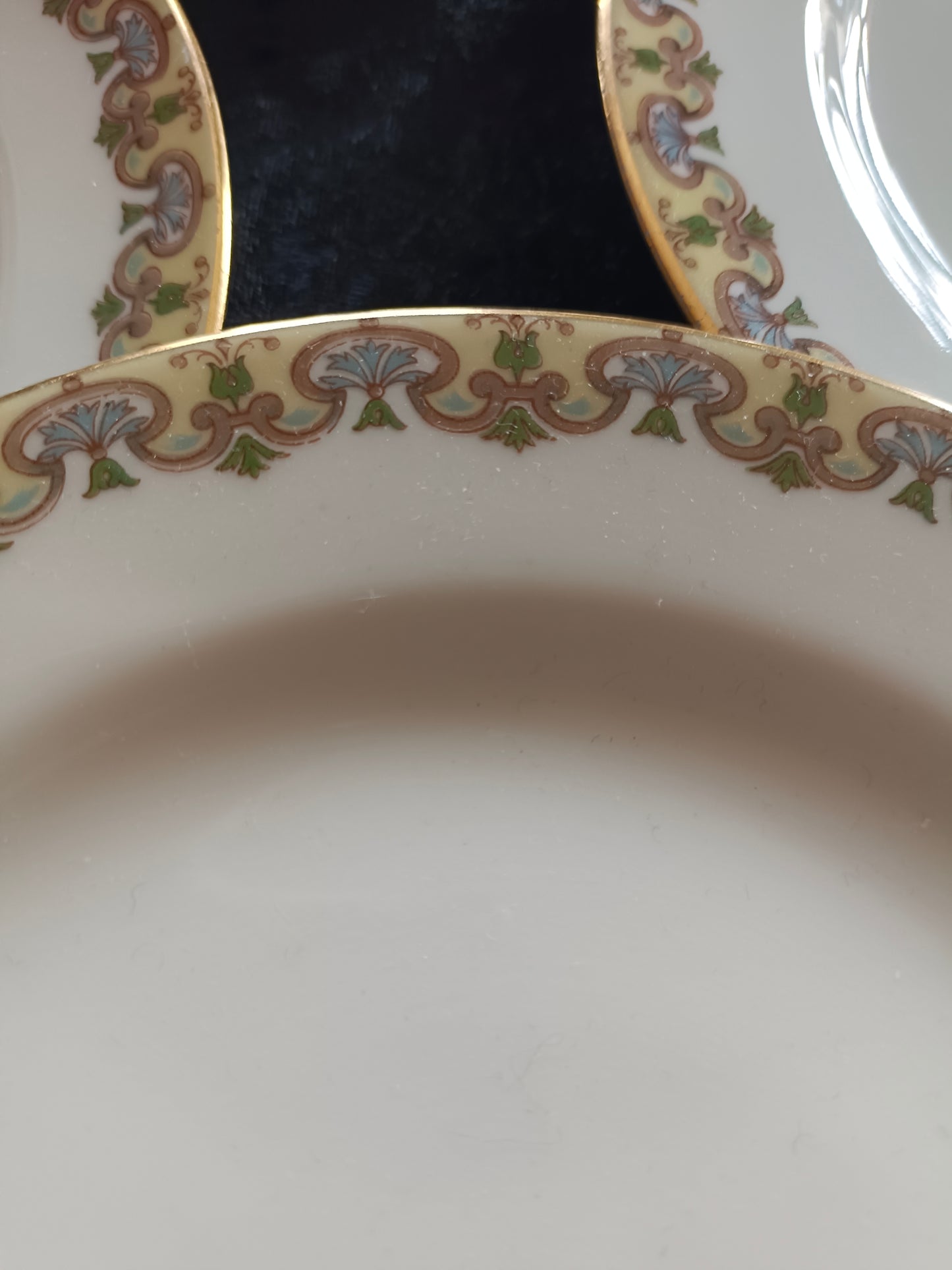 8 petites assiettes à gâteau en porcelaine de Limoges William GUERIN