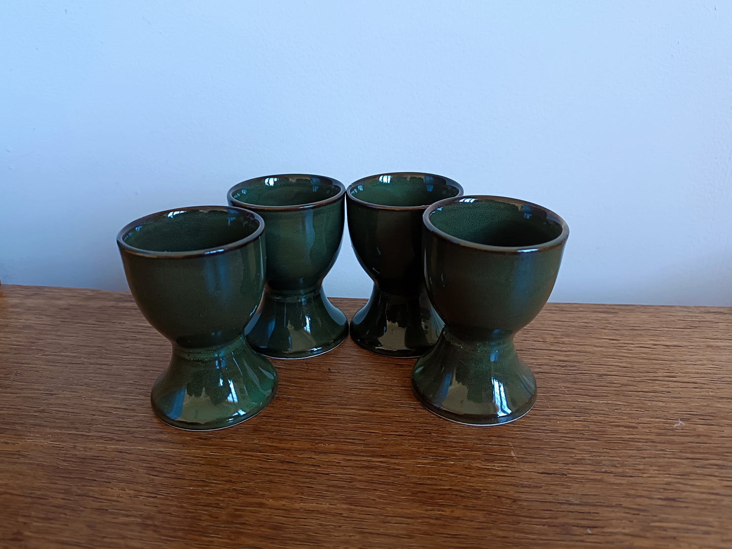 4 coquetiers en porcelaine couleur kaki