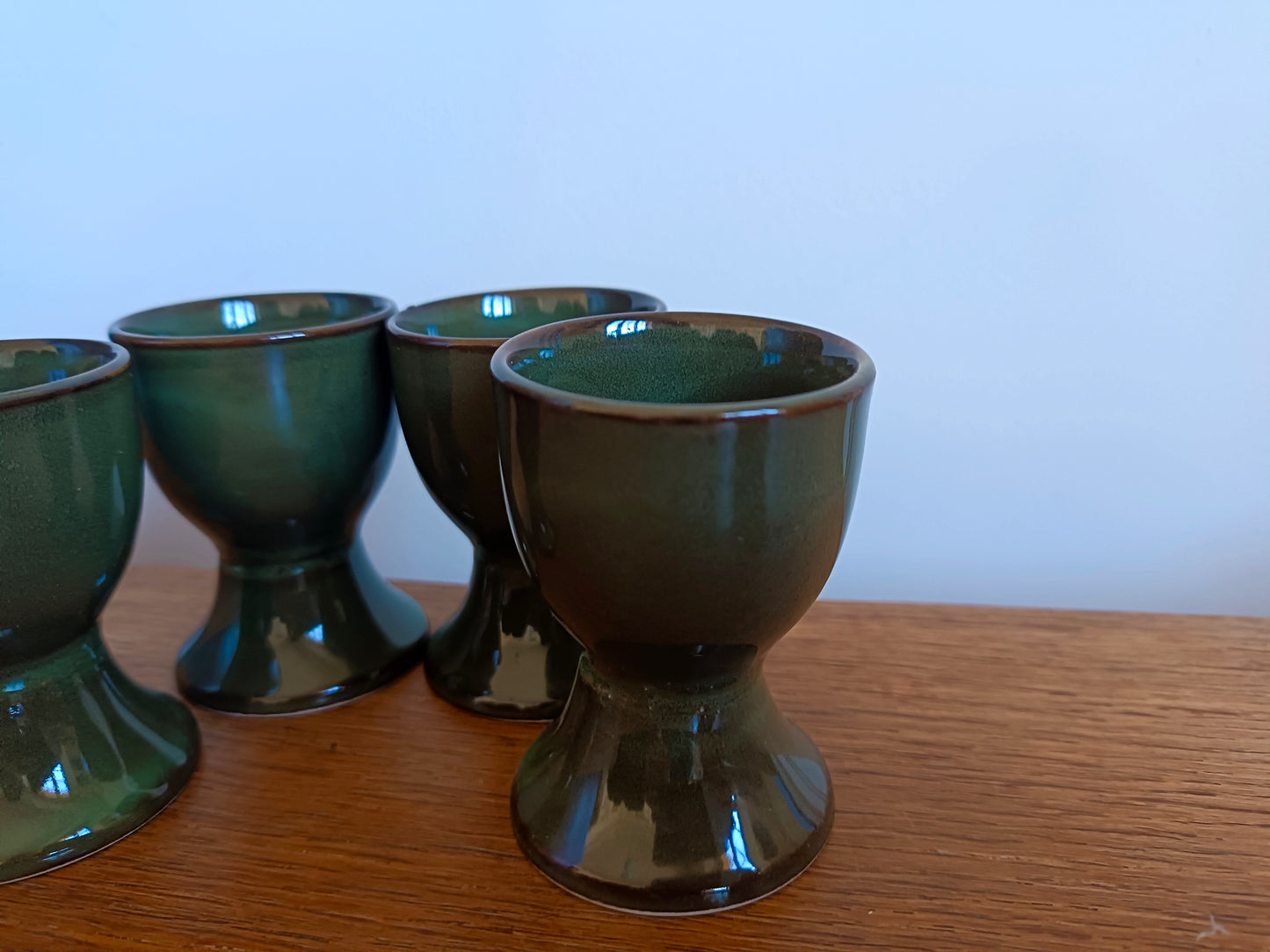 4 coquetiers en porcelaine couleur kaki