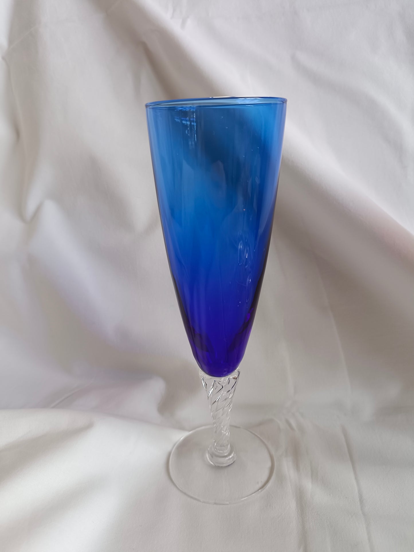 4 flûtes à champagne en verre coloré