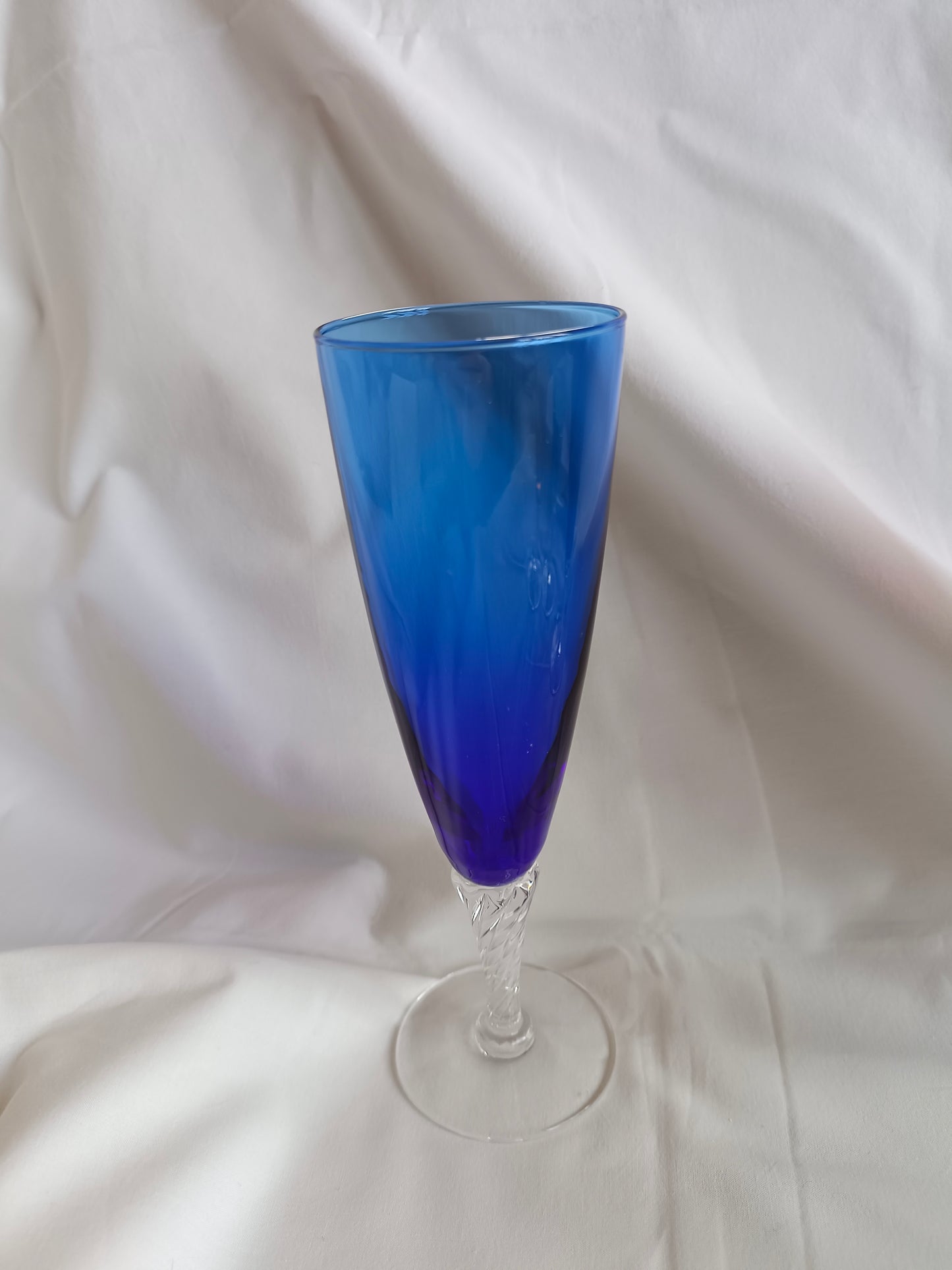 4 flûtes à champagne en verre coloré