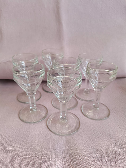 7 verres à liqueur de bistrot à pied