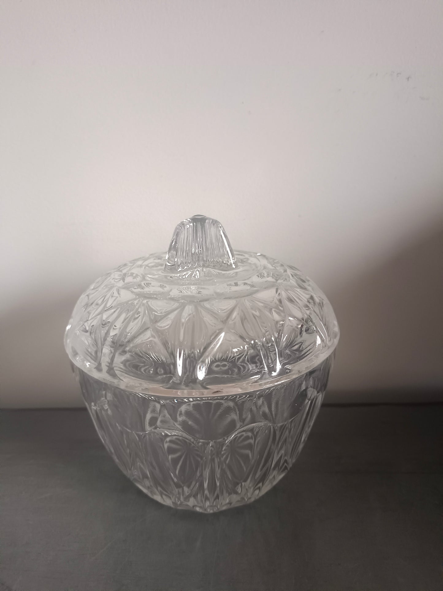 Bonbonnière ou sucrier en verre Lever
