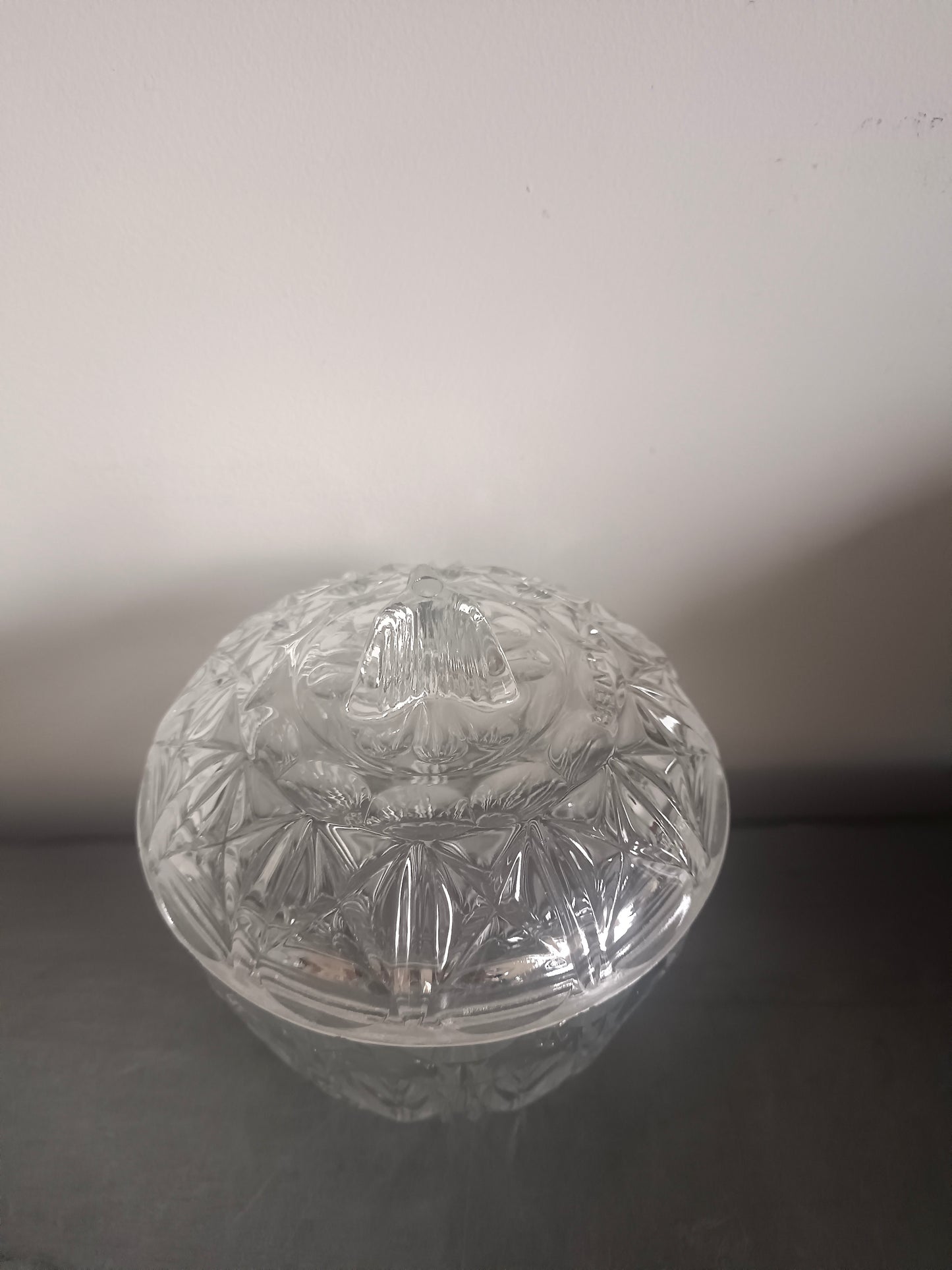 Bonbonnière ou sucrier en verre Lever