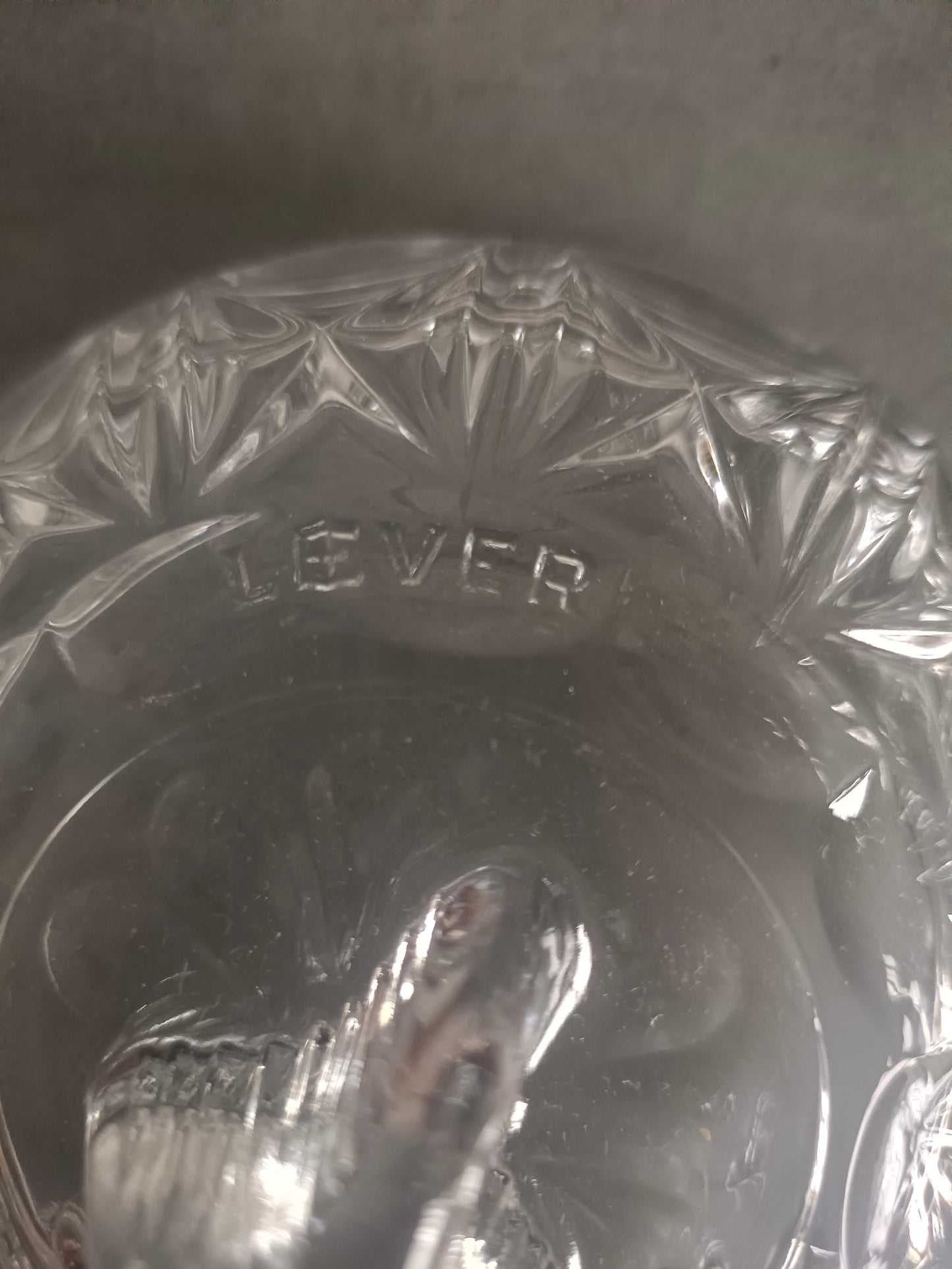 Bonbonnière ou sucrier en verre Lever