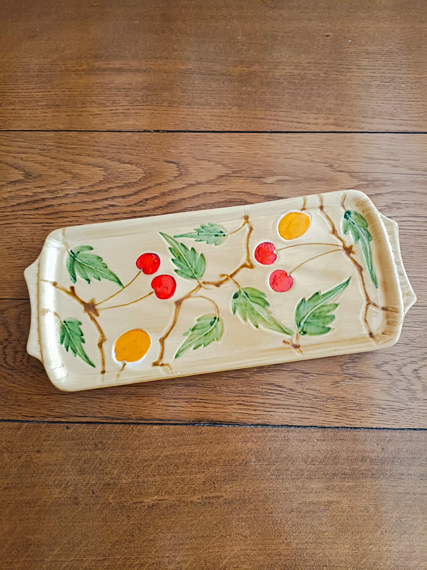 Plat à cake en céramique, décor cerises et abricots