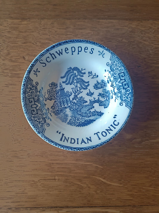 Coupelle publicitaire Schweppes "Indian Tonic" en faïence de Lunéville