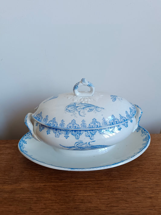 Saucière montée couverte en Terre de Fer, Société Amandinoise, modèle "Iris"