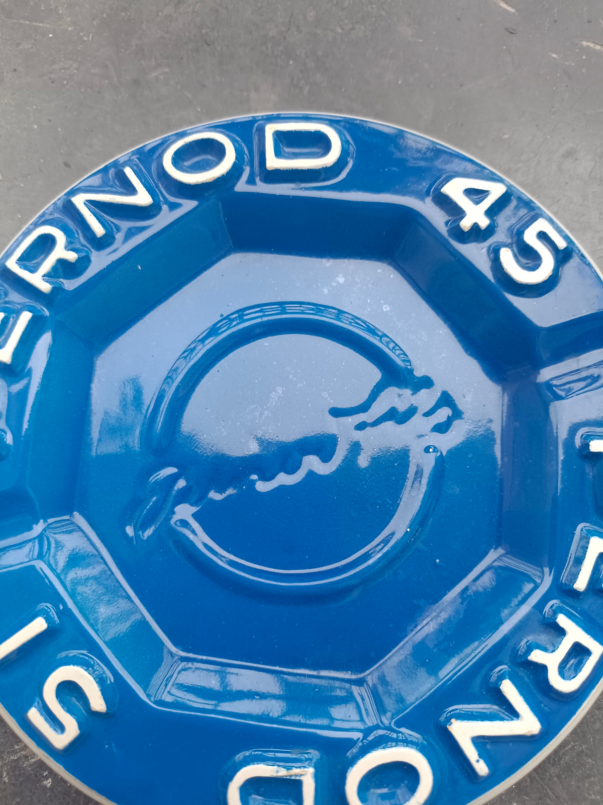 Cendrier publicitaire Pernod en faïence Longchamp