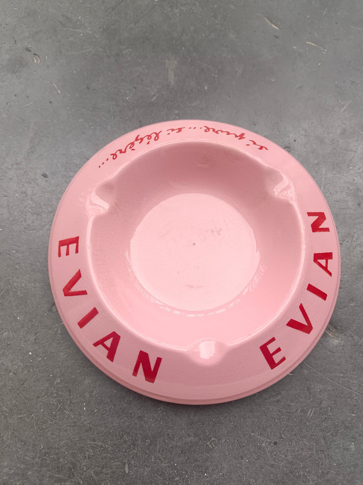 Cendrier publicitaire Evian en faïence Moulin des Loups