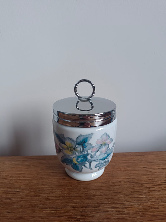 Coquetier pour oeuf cocotte (egg coddler) en porcelaine anglaise Royal Worcester (fleurs)