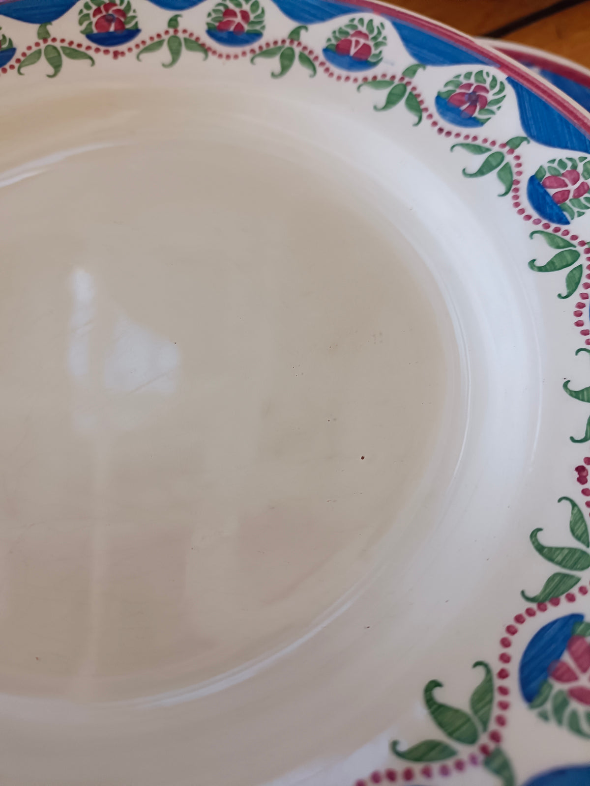 4 assiettes à dessert en faïence Moulin des Loups, modèle "Médaillon"