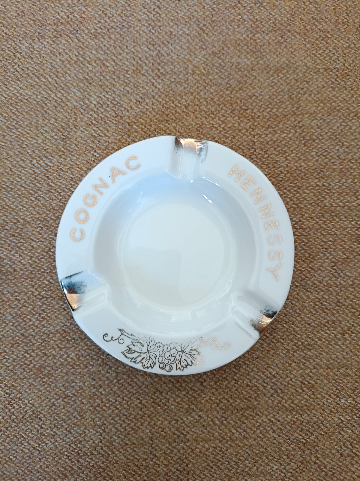 Cendrier Cognac Hennessy en porcelaine de Limoges Goumot-Labesse