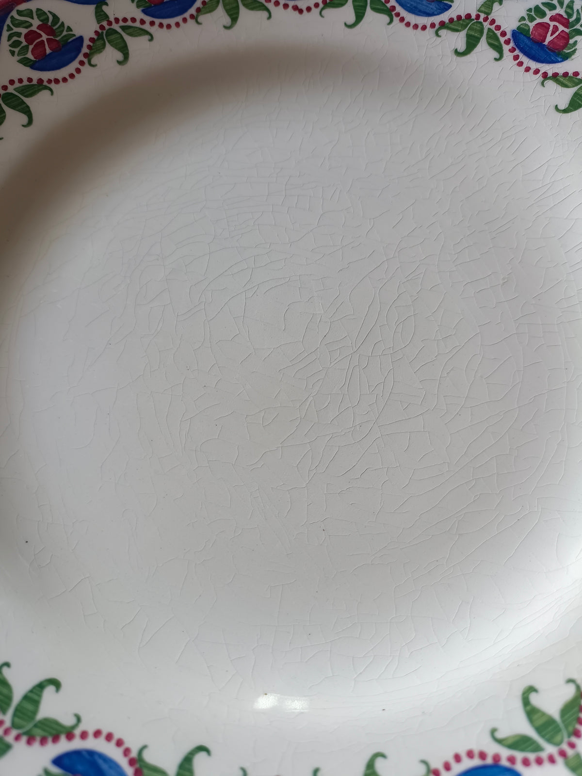 4 assiettes à dessert en faïence Moulin des Loups, modèle "Médaillon"