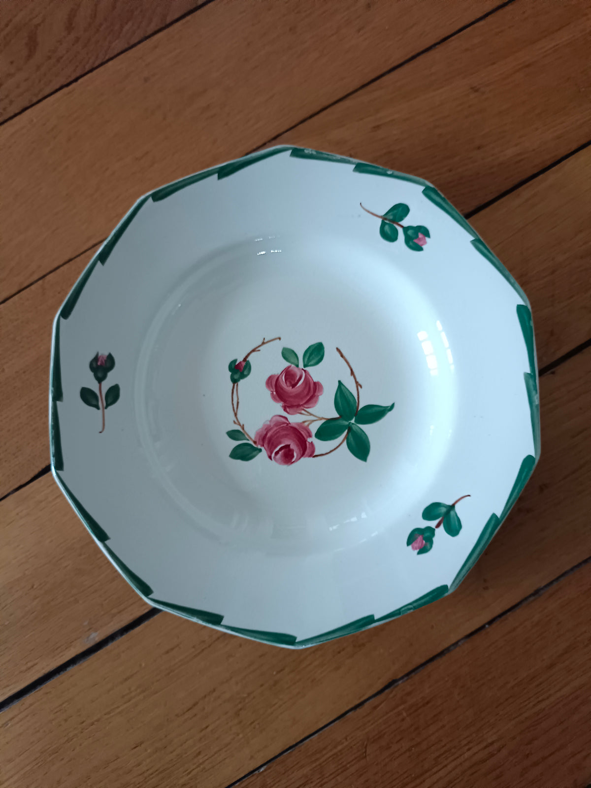 Assiette creuse en Terre de Fer Saint-Amand, modèle "Arlette"