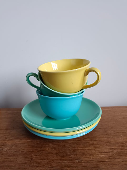 3 tasses à café et coupelles multicolore en faïence de Salins