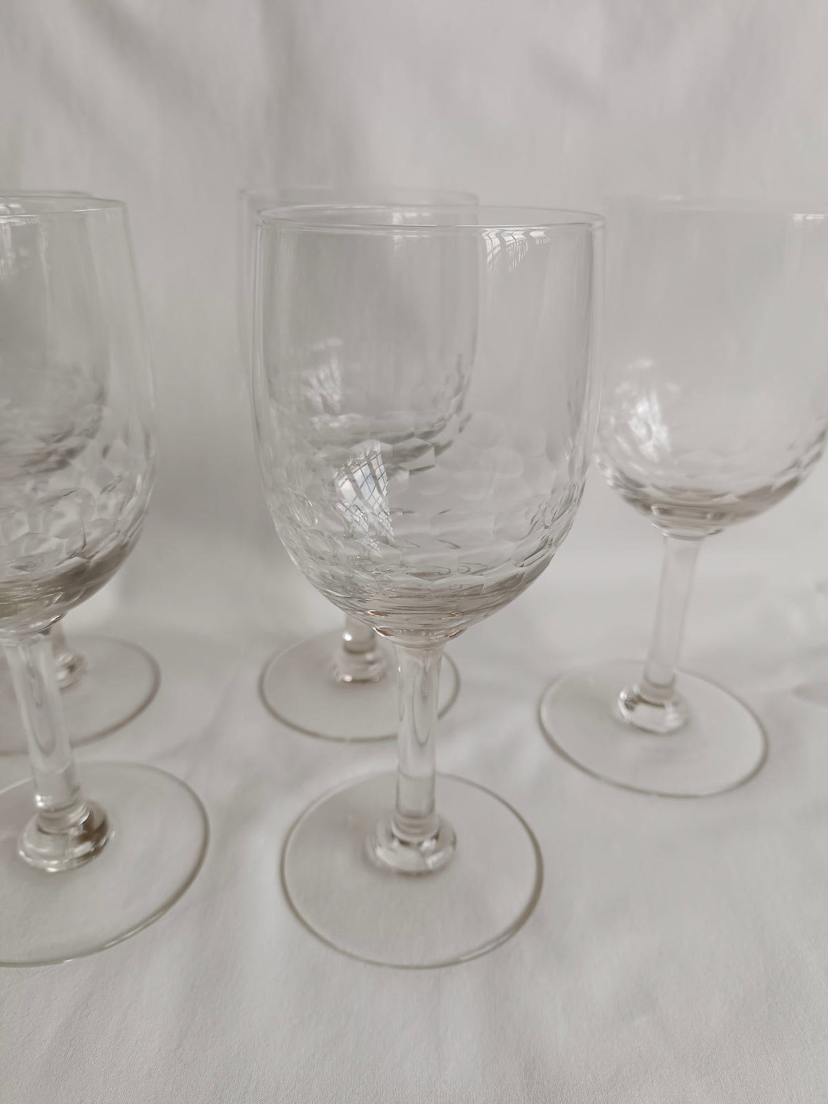 5 grands verres à pied, à eau ou vin rouge, motif écaille
