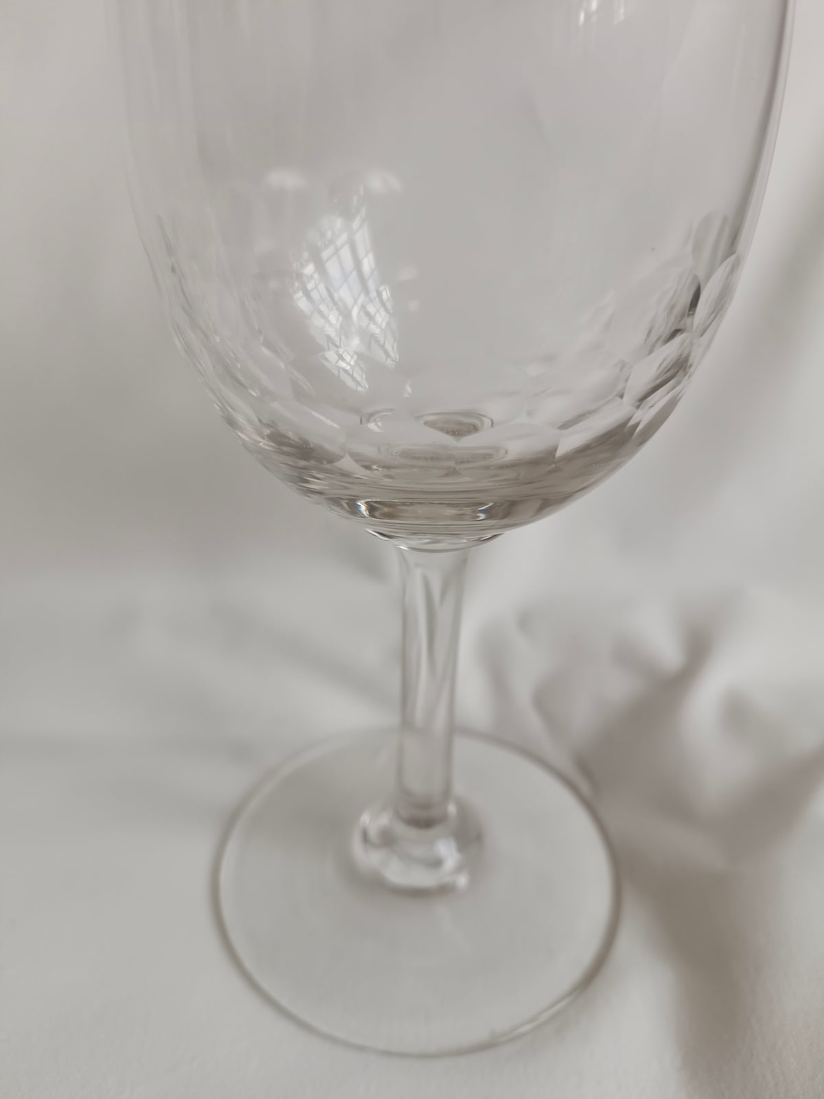 5 grands verres à pied, à eau ou vin rouge, motif écaille