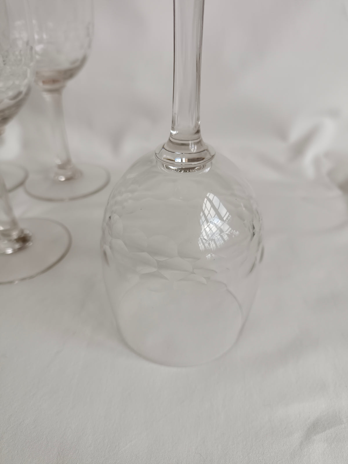 5 grands verres à pied, à eau ou vin rouge, motif écaille